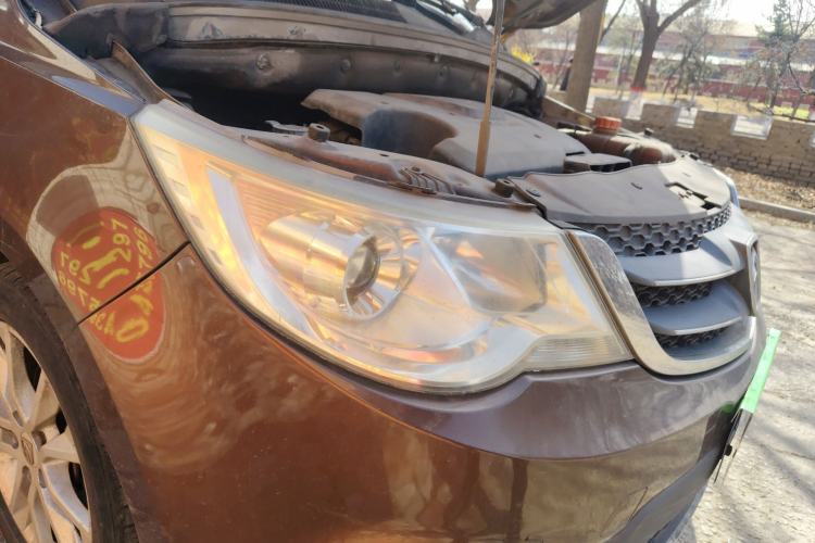 Used Baojun 730 2014 1.5L manual standard trim 7 seats Exterior 6