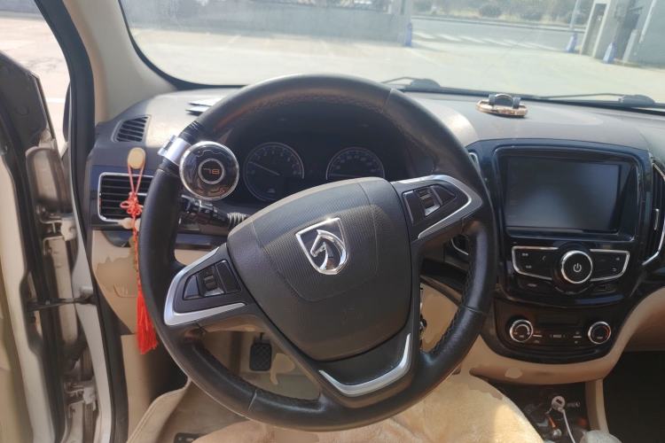Used Baojun 730 2014 1.5L Manual Luxury Navigation ESP Version 7 Seats