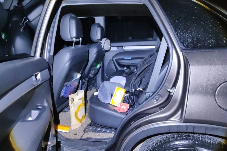 Used Kia Sorento 2013 2.4L 7-Seater Gasoline Supreme Edition China IV Standard
