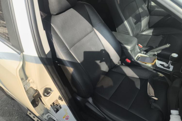 Used Toyota RAV4 2016 2.0L CVT Two-Wheel Drive Fashion Edition China V Standard
