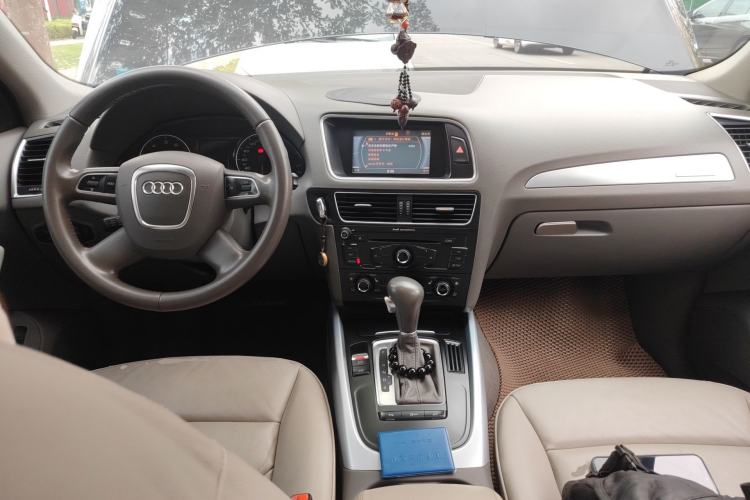 Used Audi Q5 2012 2.0TFSI Technology Model Center Console