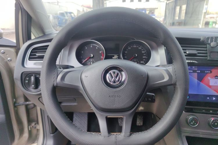 Used Volkswagen Golf 2016 1.6L Manual Fashion Edition
