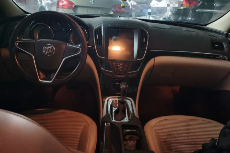 Used Buick Regal 2014 2.0L Leading Fashion Edition Center Console