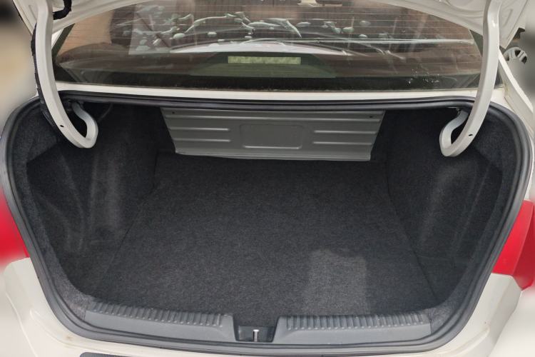 Used Volkswagen Santana 2015 1.6L Manual Comfort Edition Trunk