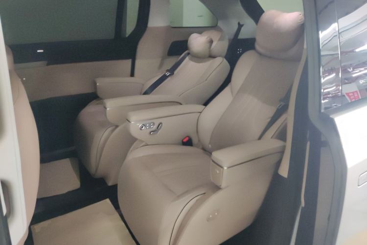 Used XPeng X9 2024 610 Long-Range Pro Left Rear Seat