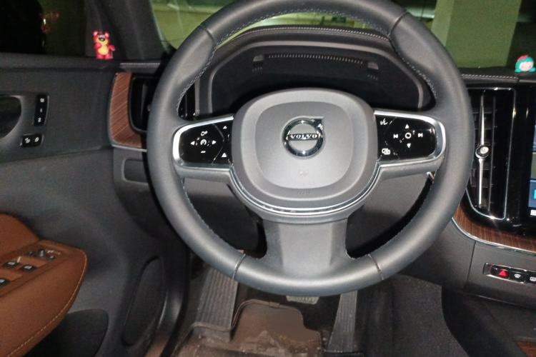 Used Volvo XC60 2023 B5 4x4 Smart Luxury Edition
