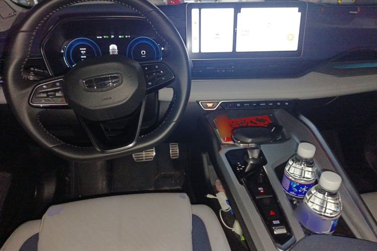 Used Geely Auto Preface 2023 2.0TD Prestige Version Center Console