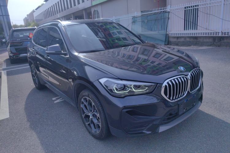 Used BMW X1 2022 sDrive25Li Leading Model Front Right 45 Deg