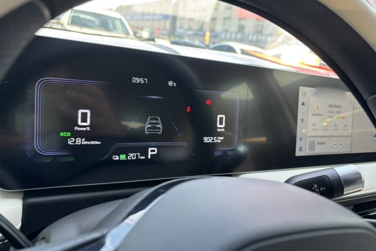 Used Geometry E Firefly 2024 301km Flowing Light Interior 7