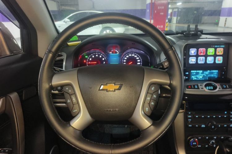 Used Chevrolet Captiva 2015 2.4L 4x4 Flagship Edition 7-Seater
