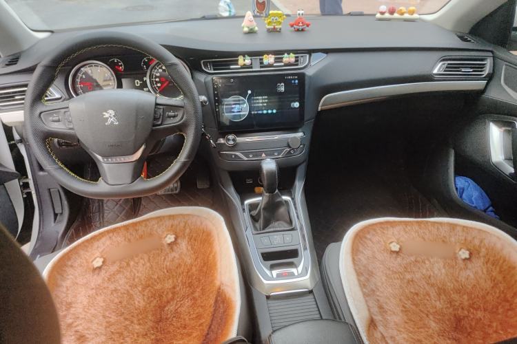 Used Peugeot 408 2016 1.6T Automatic Luxury Edition Center Console