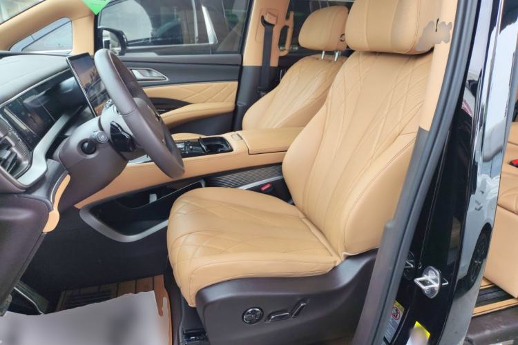 Used Denza D9 2025 DM-i Intelligent Drive 1020 Four-Wheel Drive Flagship Model Left Front Seat