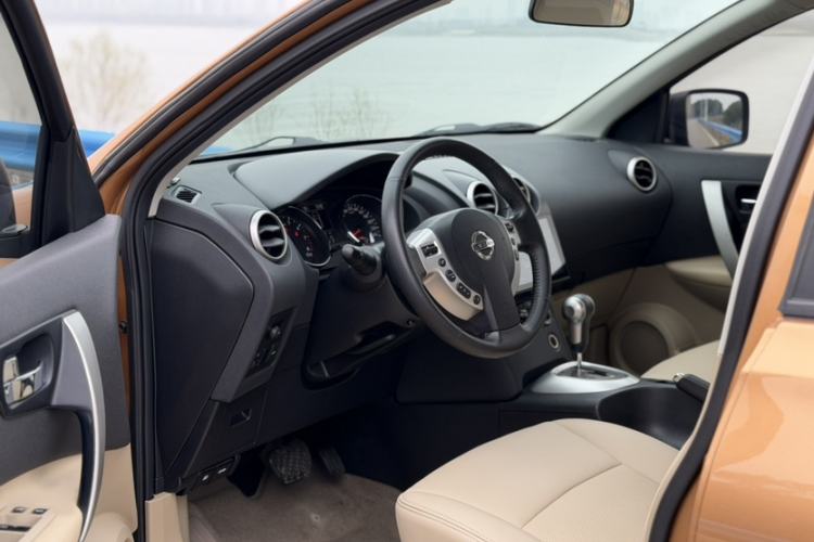 Used Nissan Qashqai 2015 2.0 XL Coolfire CVT 2WD Interior 7