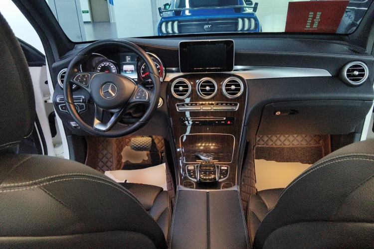 Used Mercedes-Benz GLC 2019 GLC 260 L 4MATIC Dynamic Model Center Console