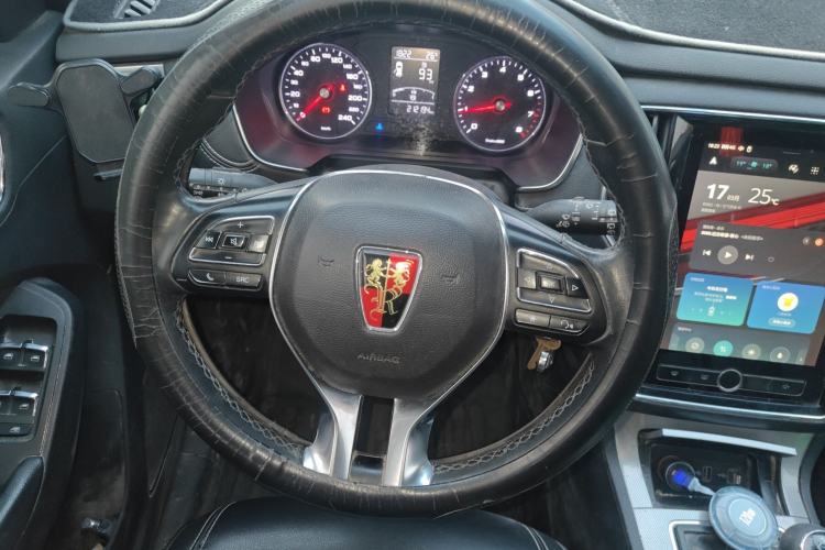 Used Roewe RX5 2016 20T Two-Wheel Drive Manual Transmission Internet Smart Edition
