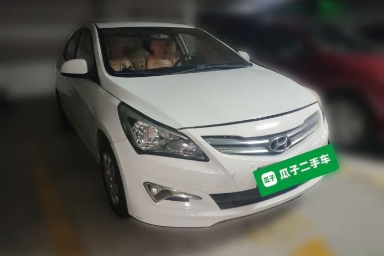 Used Hyundai Verna (older generation) 2014 1.4L Manual Smart GLS Trim Front Right 45 Deg
