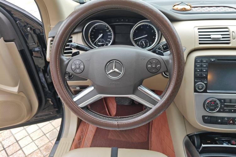Used Mercedes-Benz R-Class 2011 R 300 L Business Model Steering Wheel