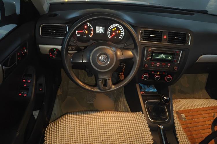 Used Volkswagen Sagitar 2012 1.6L Manual Fashion Edition Steering Wheel