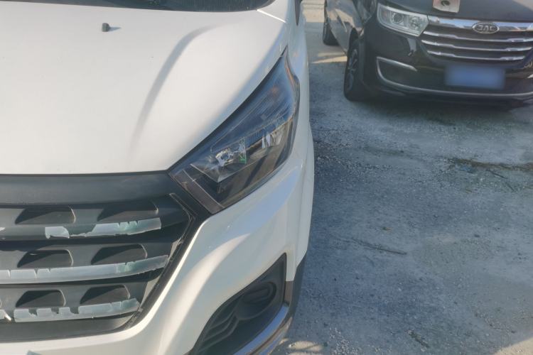 Used Jinbei Gold Hiace M Classic 2022 Panda Edition 1.5L Engineering Lion Passenger Van 6 Seats