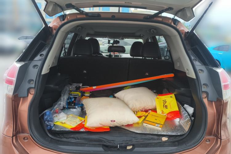 Used Nissan X-Trail 2014 2.5L CVT Leading Edition 4WD Trunk