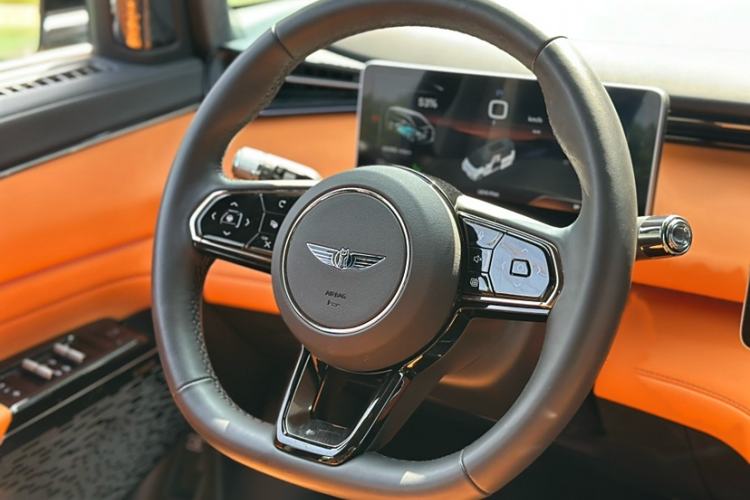 Used Geely Galaxy LEVC L380 2024 140-Degree 6-Seater All-Wheel-Drive Ultra Steering Wheel