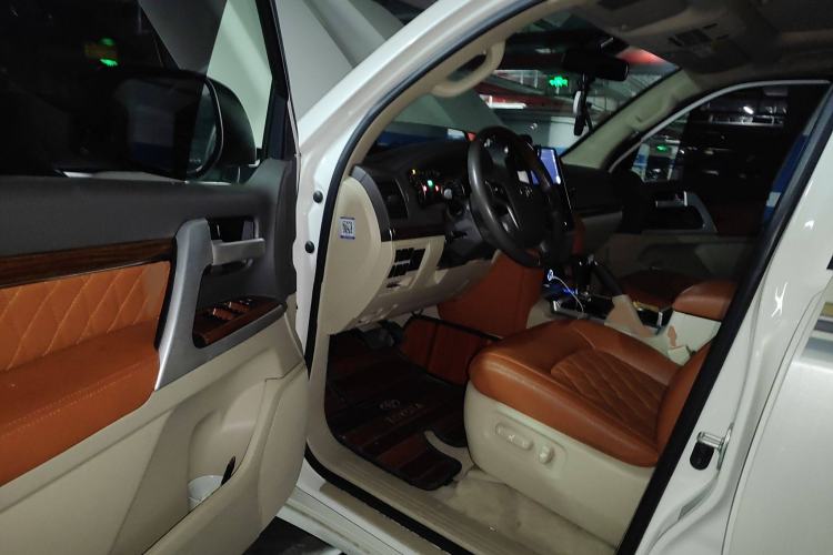 Used Toyota Land Cruiser 2016 4.0L Automatic GX-R Interior 3