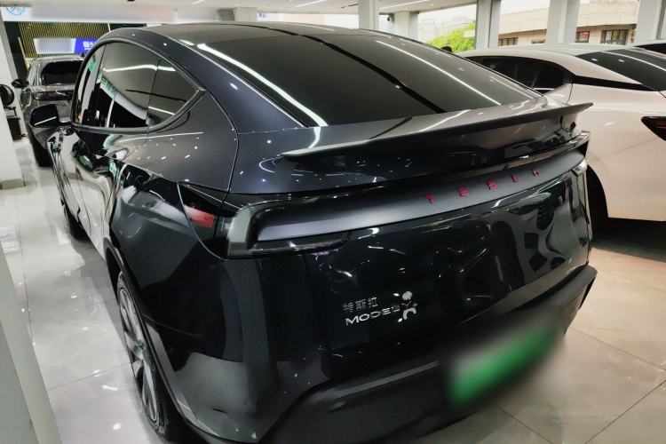 Used Tesla Model Y 2025 Long-Range All-Wheel-Drive Version