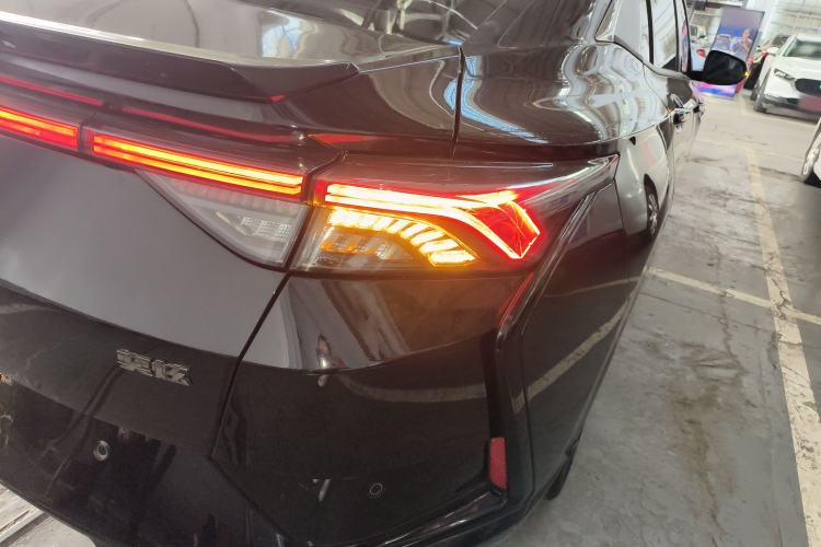 Used Dongfeng Aeolus Yixuan 2020 230T Automatic Dazzle Track Rider Edition Right Rear Taillight