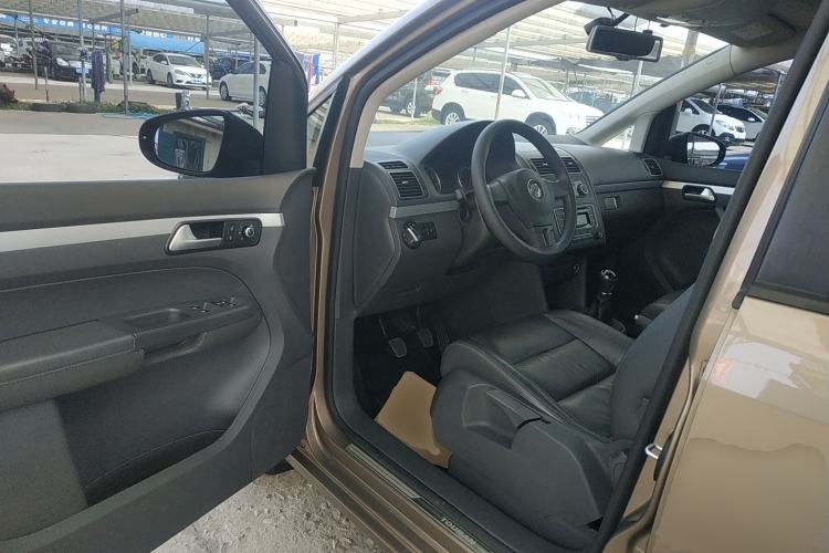 Used Volkswagen Touran 2015 1.4T Manual Comfort Edition 5-Seater