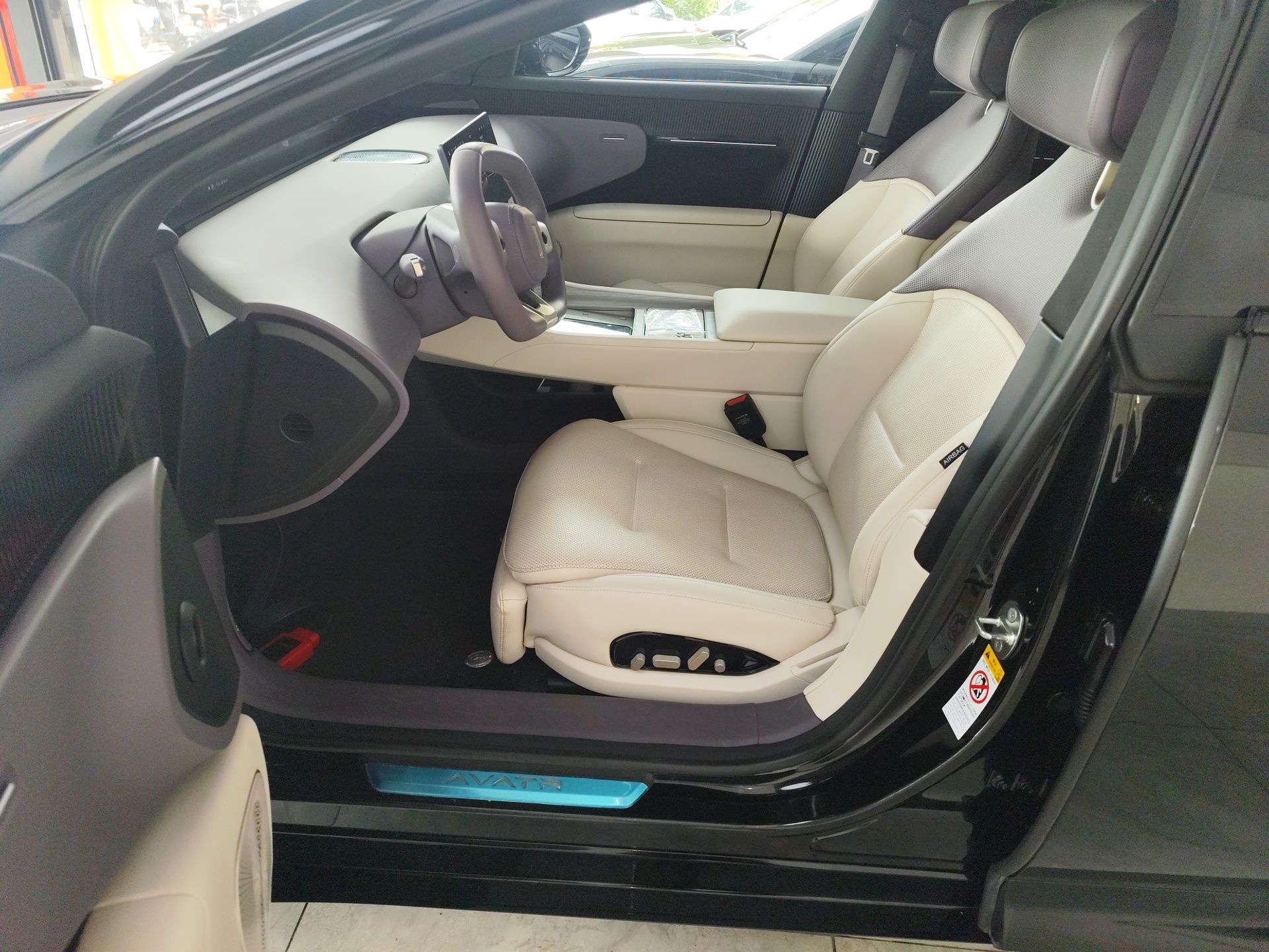 Переднее сиденье в автомобиле