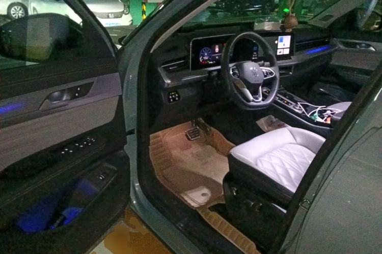 Used Volkswagen Tavendor 2023 380TSI All-Wheel Drive R-Line Journey Edition
