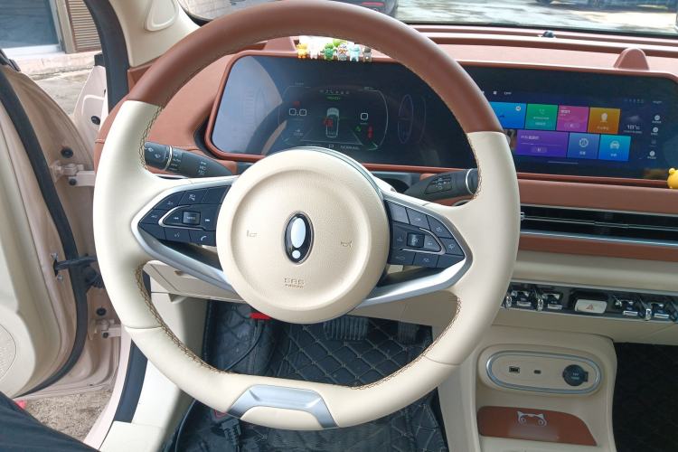 Used ORA Good Cat 2023 401 km Standard Range Luxury Version Lithium Iron Phosphate Steering Wheel