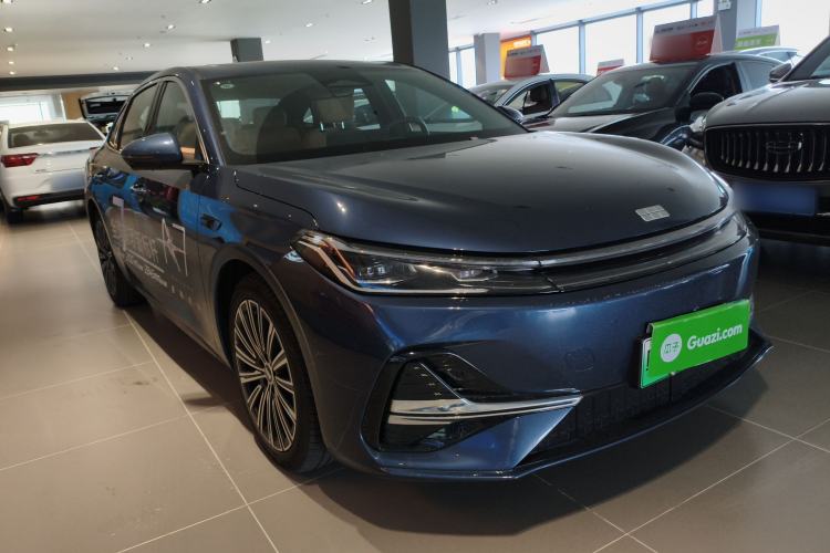 Used Geely Galaxy A7 2025 Model EM-i 150km Starship Edition Front Right 45 Deg