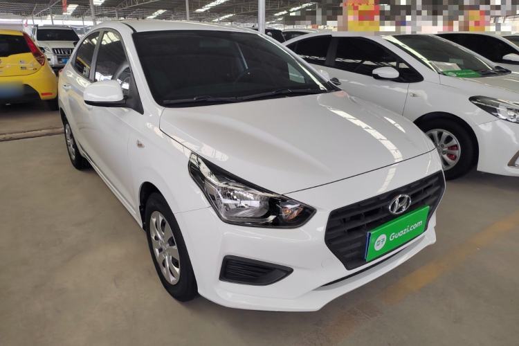 Used Hyundai Verna (older generation) 2020 1.4L Manual GL Refreshed Edition Front Right 45 Deg