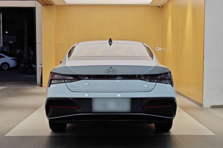 Used Hyundai Elantra 2023 1.5L CVT LUX Prestige Edition Exterior 9