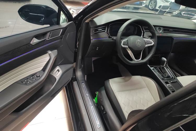 Used Volkswagen Magotan 2026 30 Million Vehicles Selected Model 380TSI DSG Luxury Edition Driver Seat