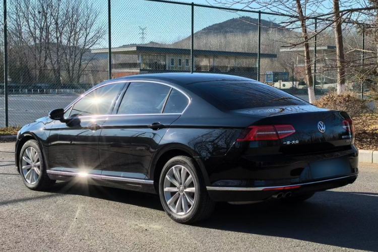 Used Volkswagen Magotan 2017 330TSI DSG Leading Model
