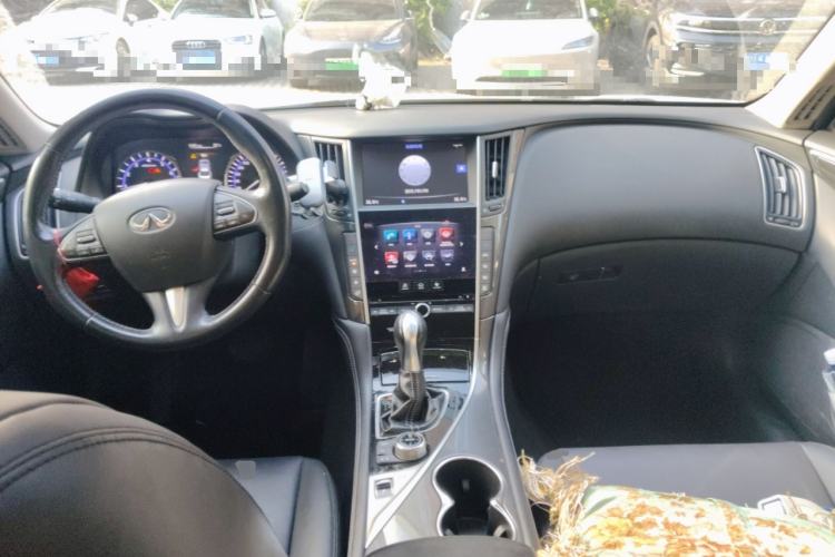 Used Infiniti Q50L 2016 2.0T Comfort Edition Center Console