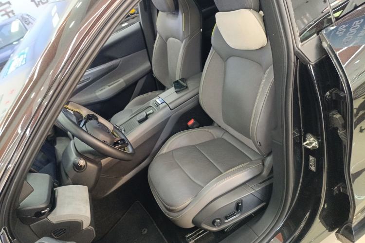 Used Lynk & Co 08 EM-P 2023 120km Long-Range Halo