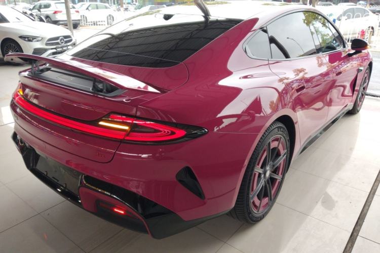 Used Xiaomi Auto SU7 2024 Four-Wheel Drive Ultra-Long Range Advanced Intelligent Driving Max Edition