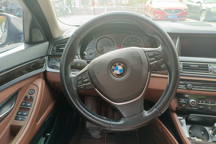 Used BMW 5 Series 2014 528Li Leading Model
