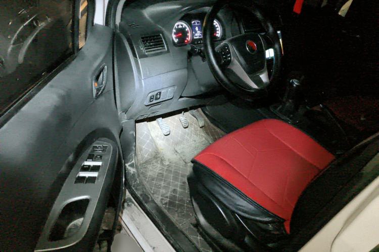 Used FORTHING Joyear X5 2013 1.6L Manual Luxury Model China IV Standard
