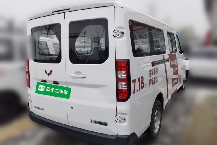 Used Wuling Yangguang 2024 300km Comfort-Grade Passenger Van 60kW Rear Right 45 Deg