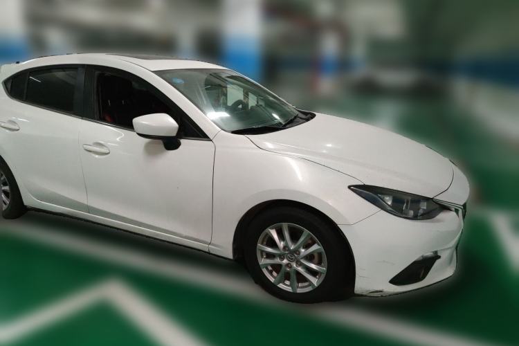 Used Mazda 3 Axela 2016 Sedan 1.5L Automatic Luxury Model
