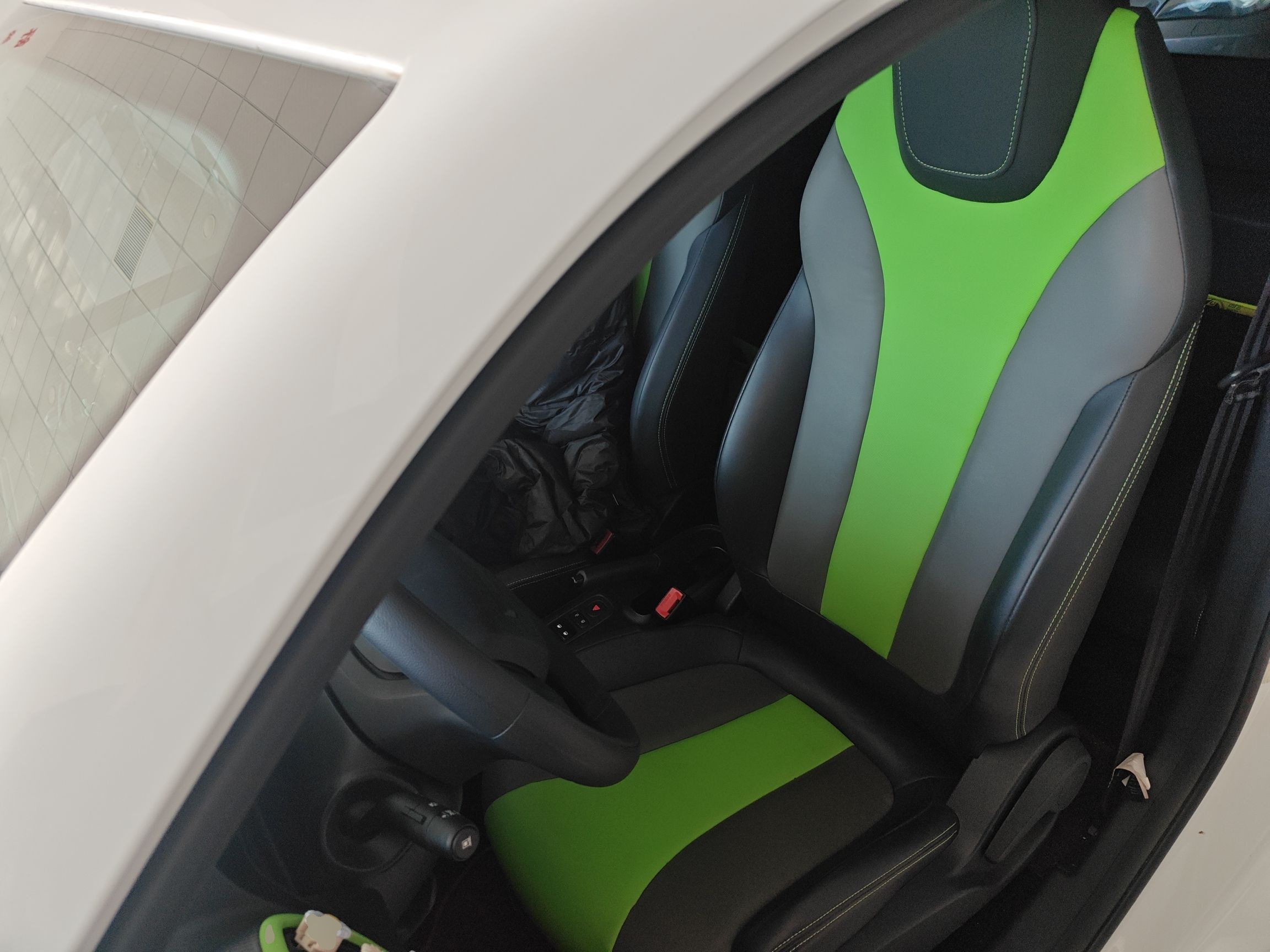 Переднее сиденье в автомобиле