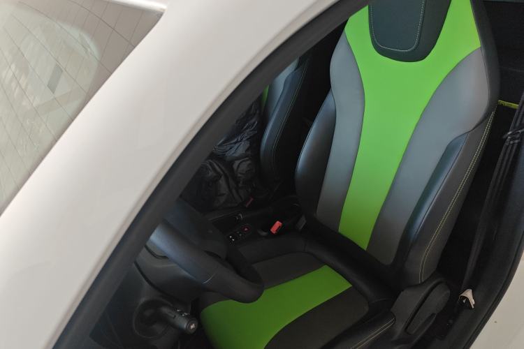 Used Roewe Clever 2021 302 km New Four-Seater Super-Efficient Version Left Front Seat