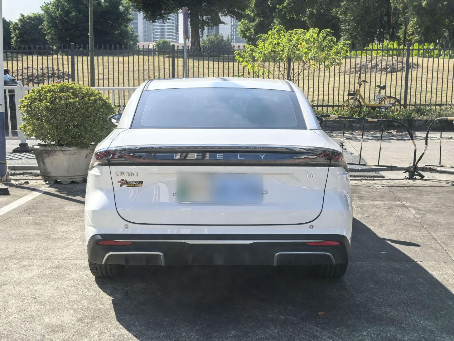 Geely Galaxy L6 2023 125km PLUS — снимка 14
