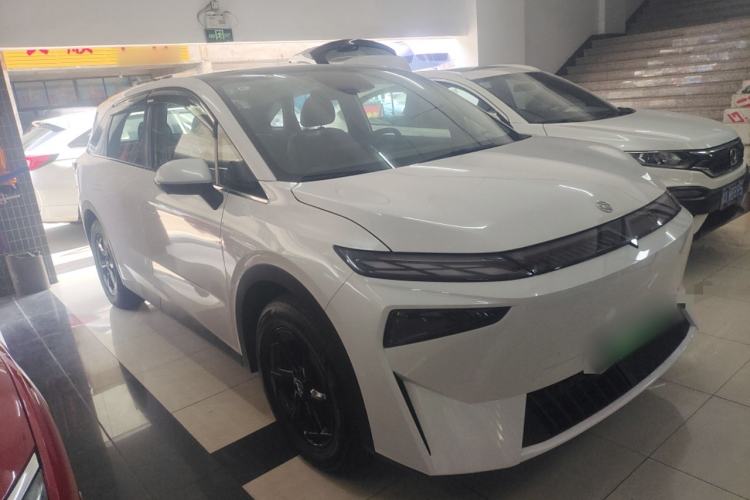 Used Venucia VX6 2024 520 Travel Edition
