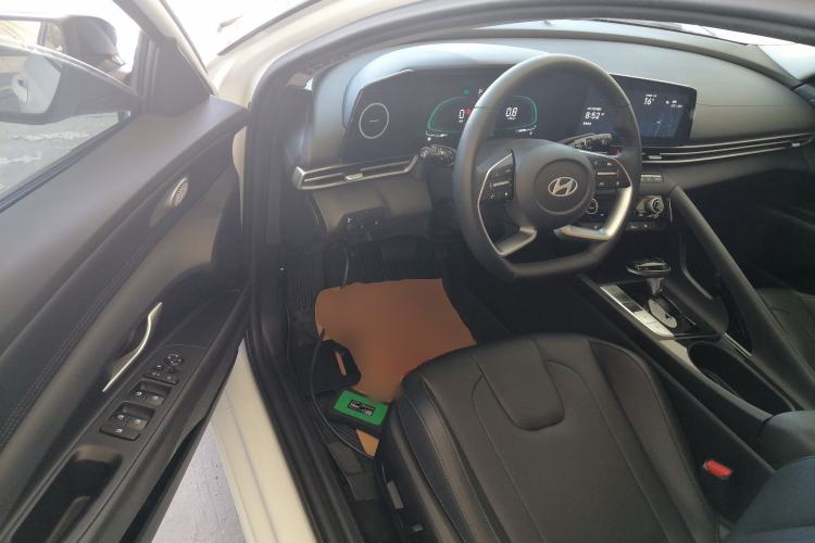 Used Hyundai Elantra 2023 1.5L CVT LUX Prestige Edition