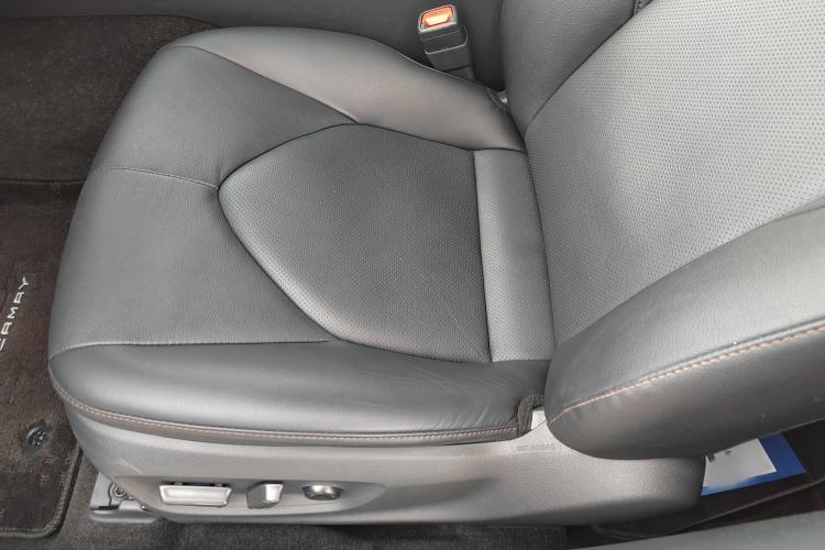 Used Toyota Camry 2023 2.0G Luxury Edition Interior 5